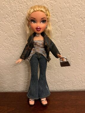 Vintage Bratz Doll Girls Nite Out Cloe Original Outfit Accessories Box MGA 2001